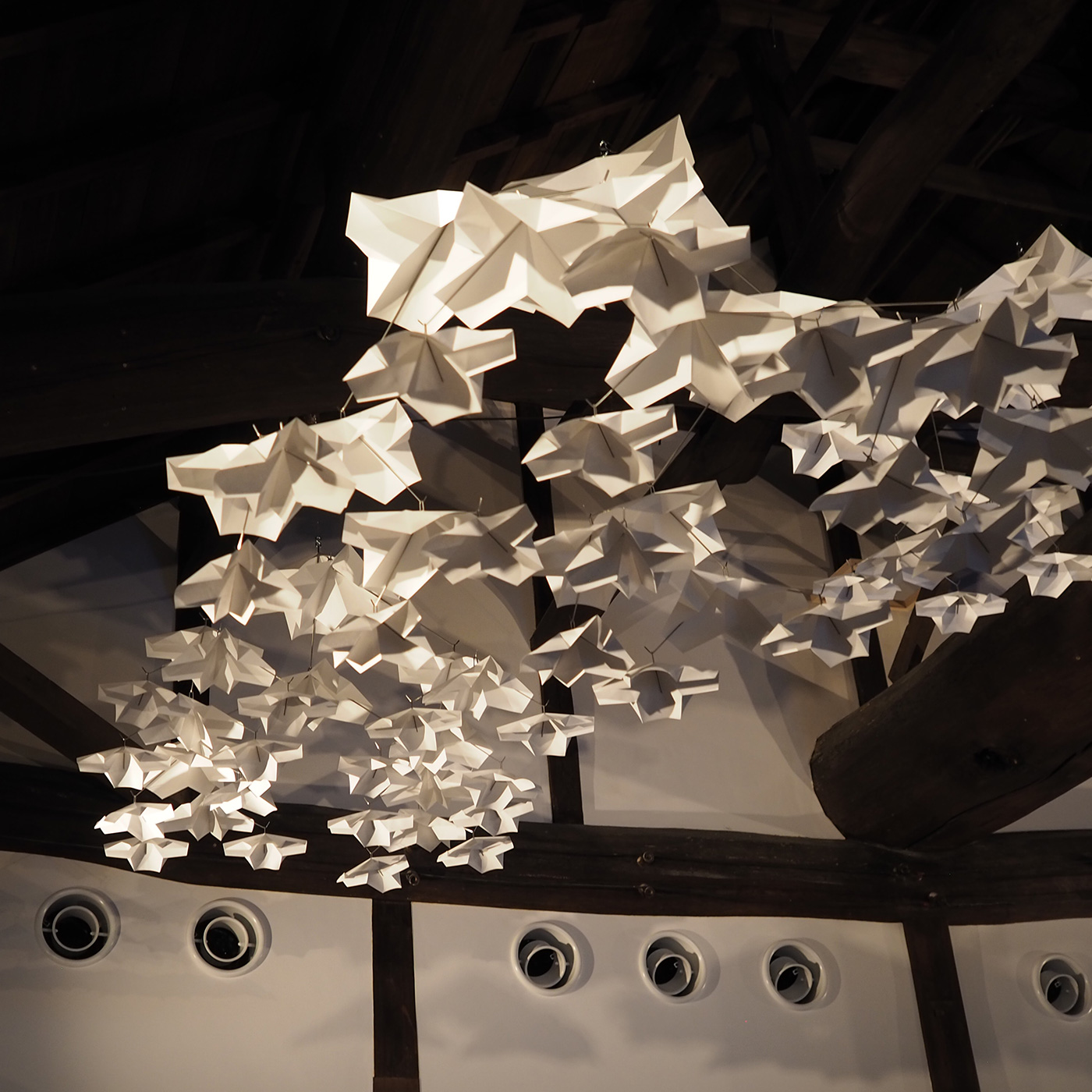 寺町コモンズ名古屋東桜 玄関ホールと和モダンなオブジェ